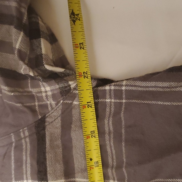 Gibson male grey and black flannel for men size medium. - Picture 8 of 11